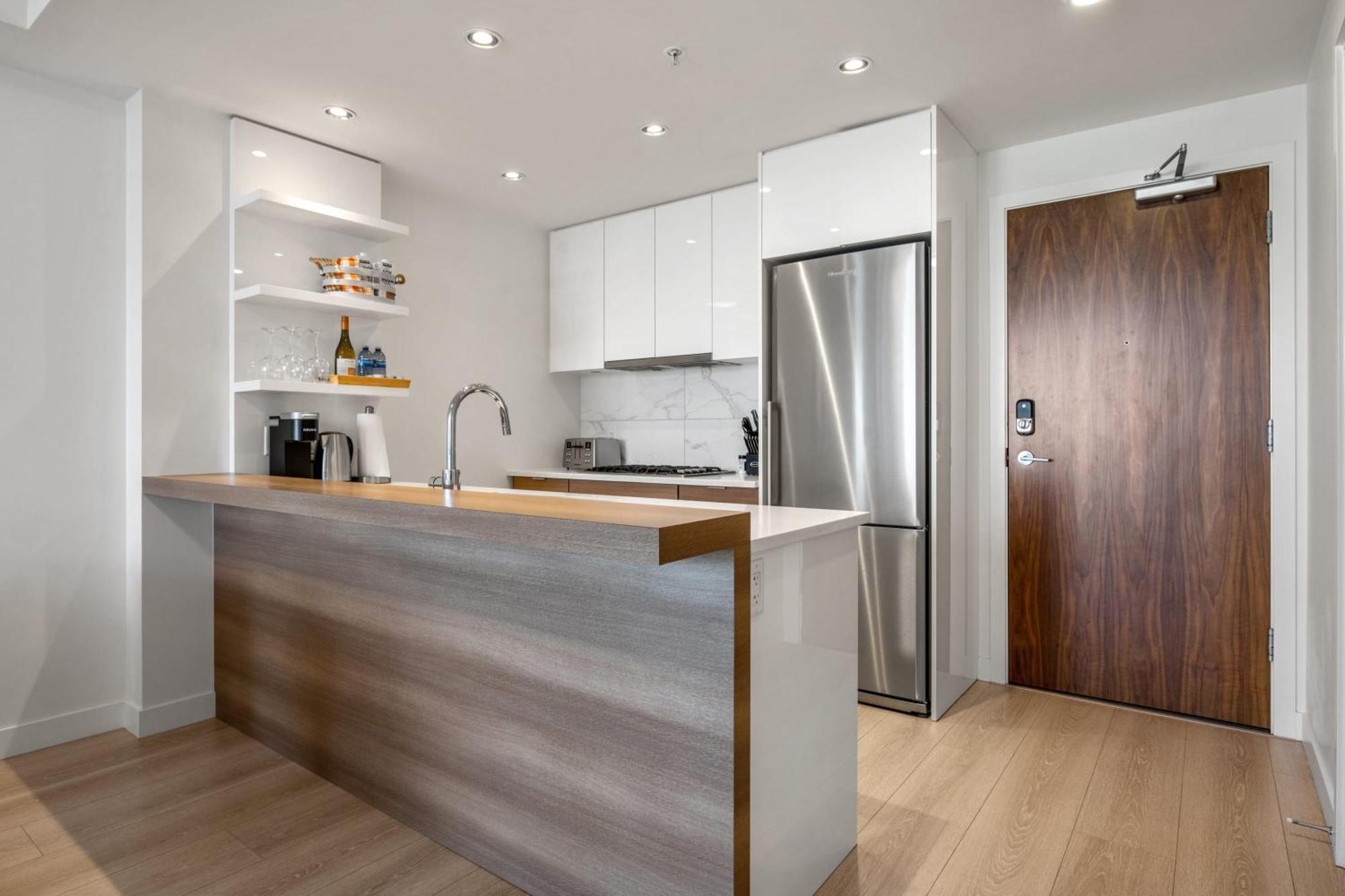 Guest Favorite Riverside Retreat- Walking Trails, Downtown Near Stampede! Free Banff Pass, Wine, Gym, Parking! YYC Eksteriør billede